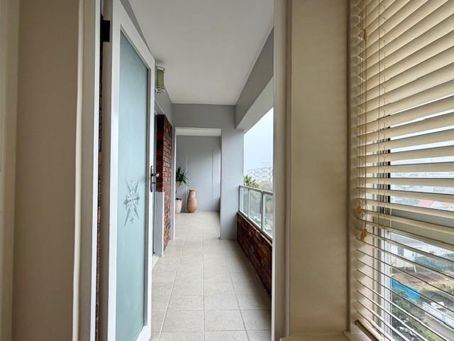 To Let 4 Bedroom Property for Rent in Sea Point Western Cape